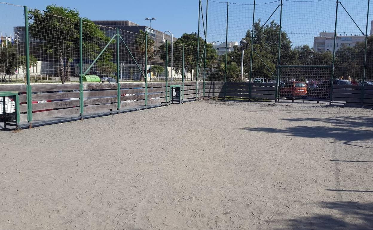 Campo de fútbol vacío.