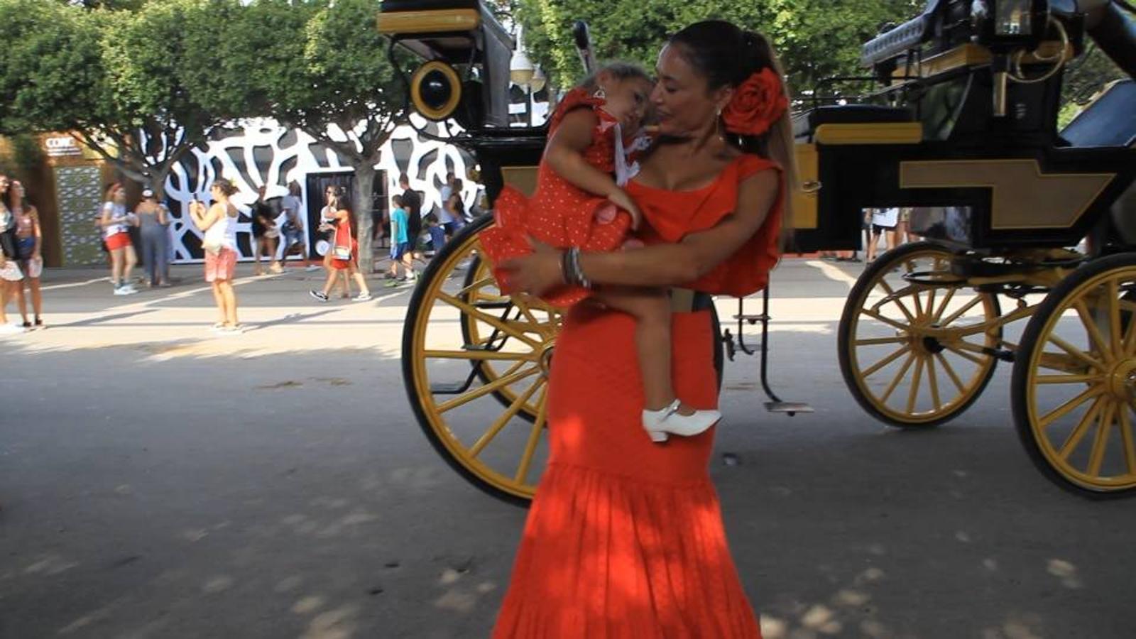 Algunos trajes de flamenca y caballistas el jueves en el Real. 