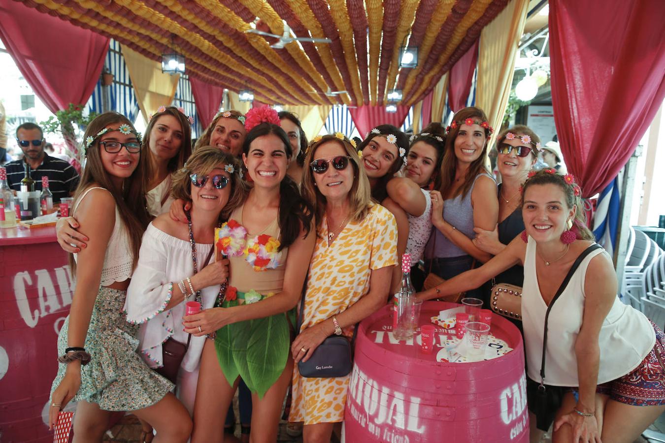 Miles de malagueños visitan el Real y el Centro en la recta final de la fiesta. 