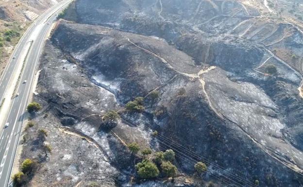 Vídeo | La zona arrasada por el incendio forestal de Marbella, a vista de dron