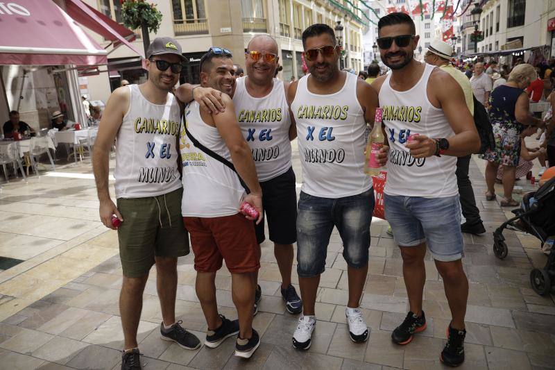 Miles de personas apuran las últimas horas de fiesta tanto en el Centro como en el Real. 