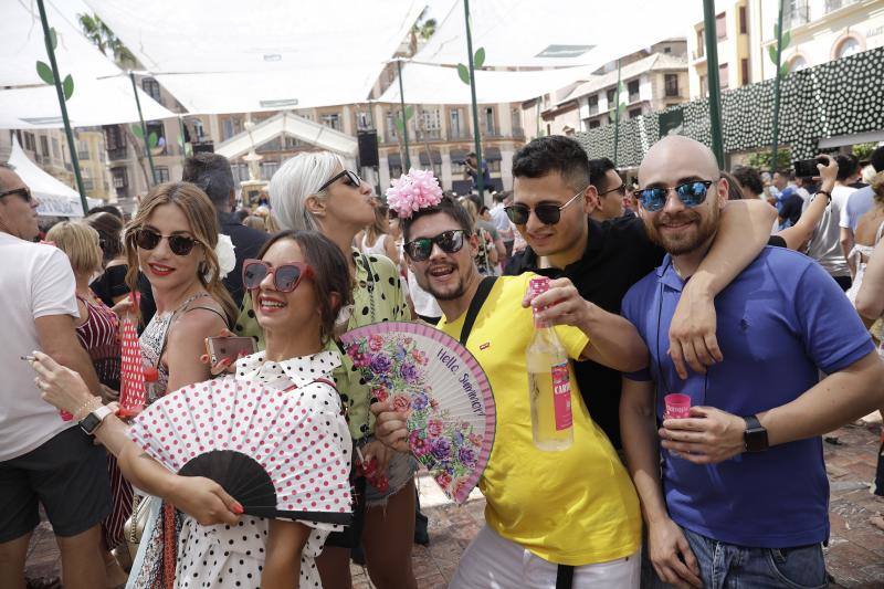 Miles de personas apuran las últimas horas de fiesta tanto en el Centro como en el Real. 