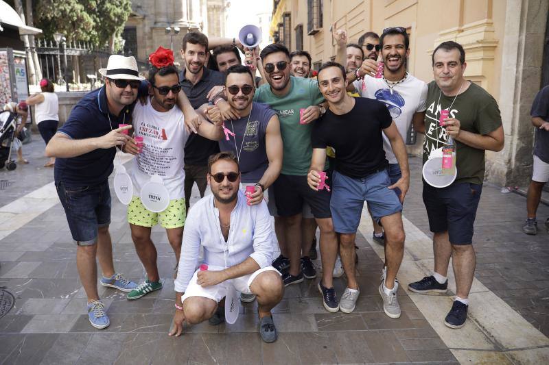 Miles de personas apuran las últimas horas de fiesta tanto en el Centro como en el Real. 