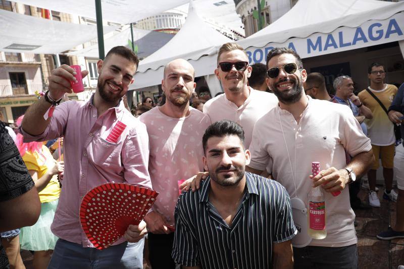 Miles de personas apuran las últimas horas de fiesta tanto en el Centro como en el Real. 