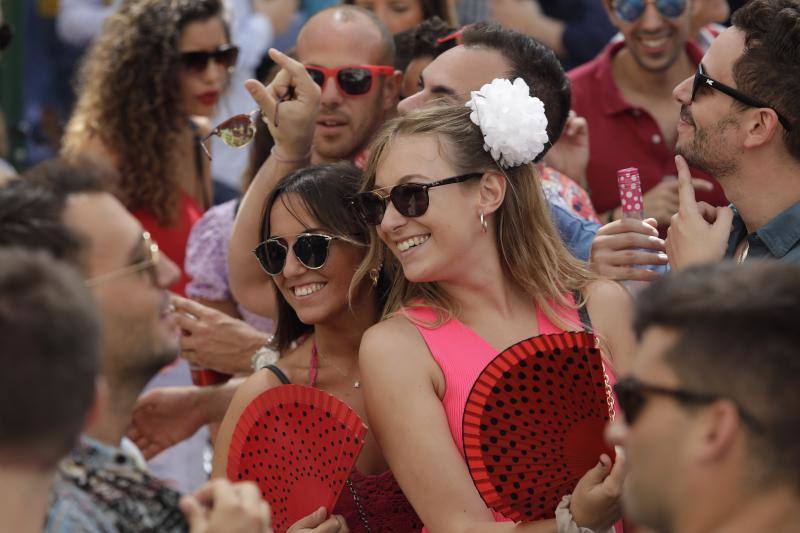 Miles de personas apuran las últimas horas de fiesta tanto en el Centro como en el Real. 