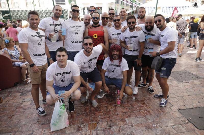 Miles de personas apuran las últimas horas de fiesta tanto en el Centro como en el Real. 