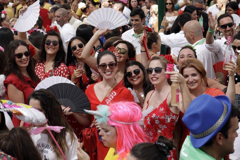 Miles de personas apuran las últimas horas de fiesta tanto en el Centro como en el Real. 