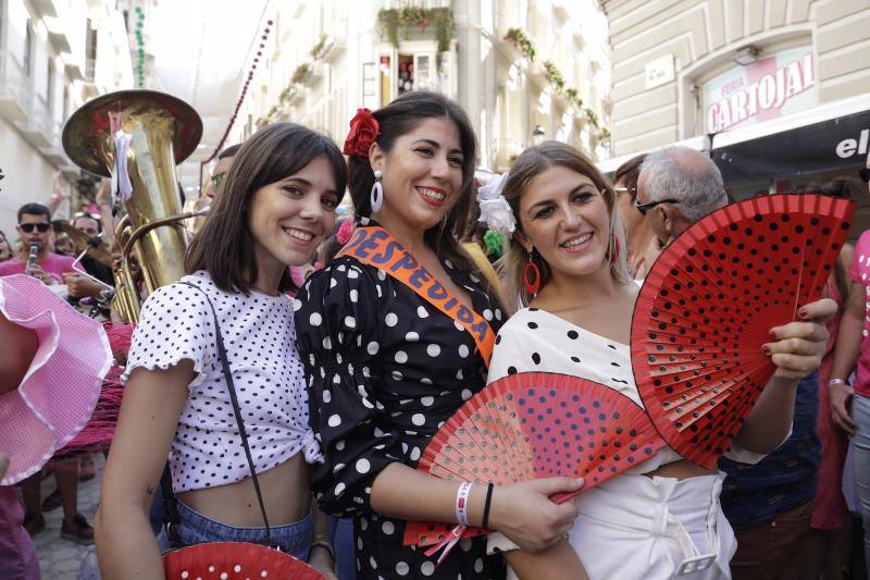Miles de personas apuran las últimas horas de fiesta tanto en el Centro como en el Real. 