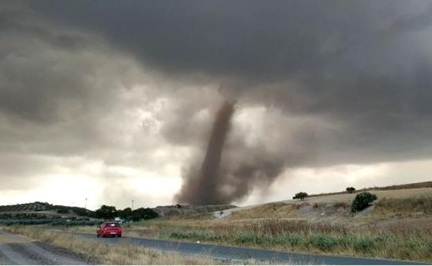 Varios tornados y lluvias fuertes sorprenden a Campillos