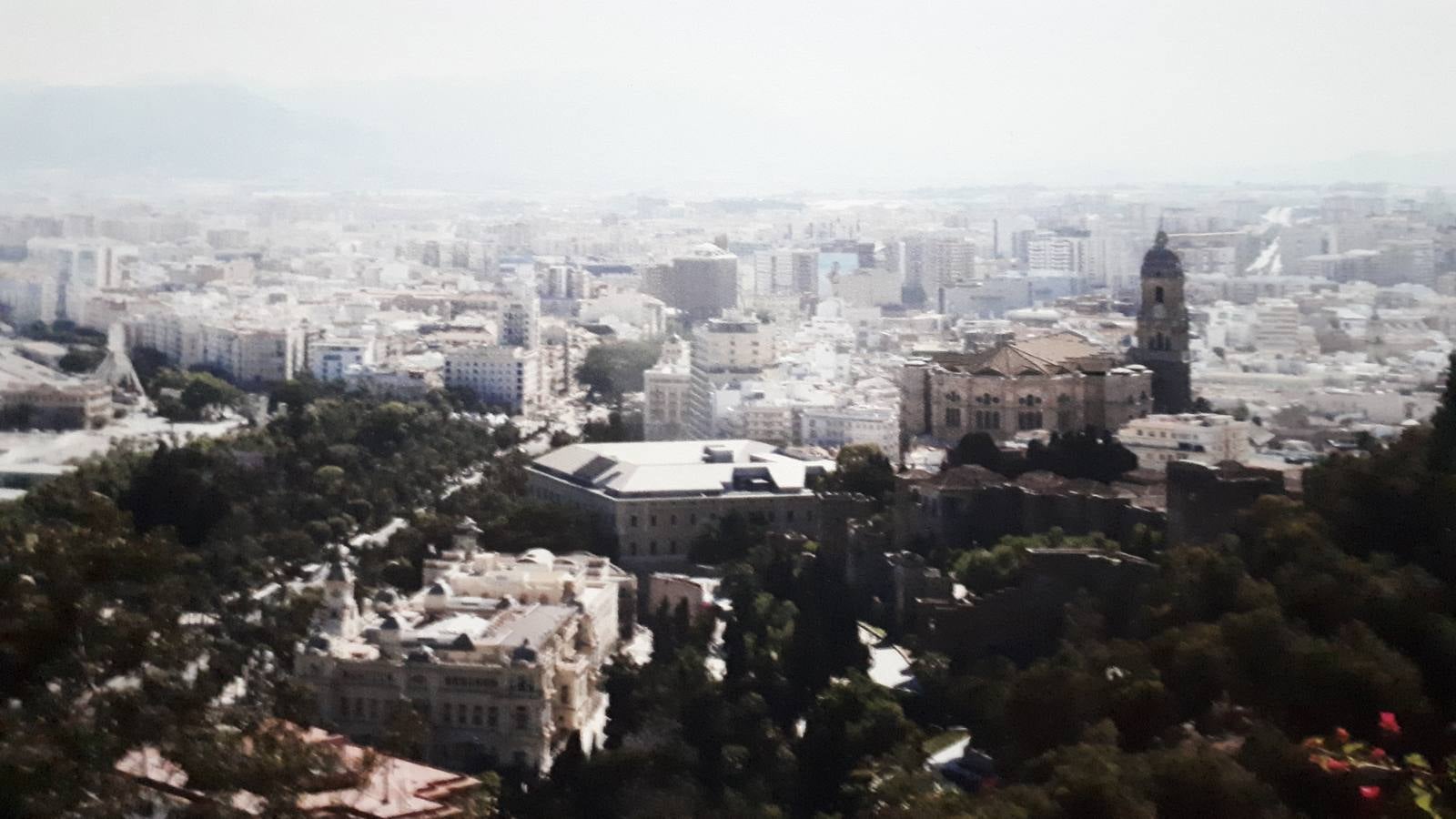 El Obispado ha dado a conocer este viernes el proyecto de cubierta a dos aguas elaborado para la Catedral por el arquitecto Juan Manuel Sánchez La Chica y su socio Adolfo de la Torre Prieto. La actuación sigue el esquema del tejado a dos aguas que dejó dibujado Ventura Rodríguez en el siglo XVIII. Esta cubierta permite mantener la visita turística tanto por su interior como por su exterior y se ha analizado al detalle el sistema de evacuación de aguas