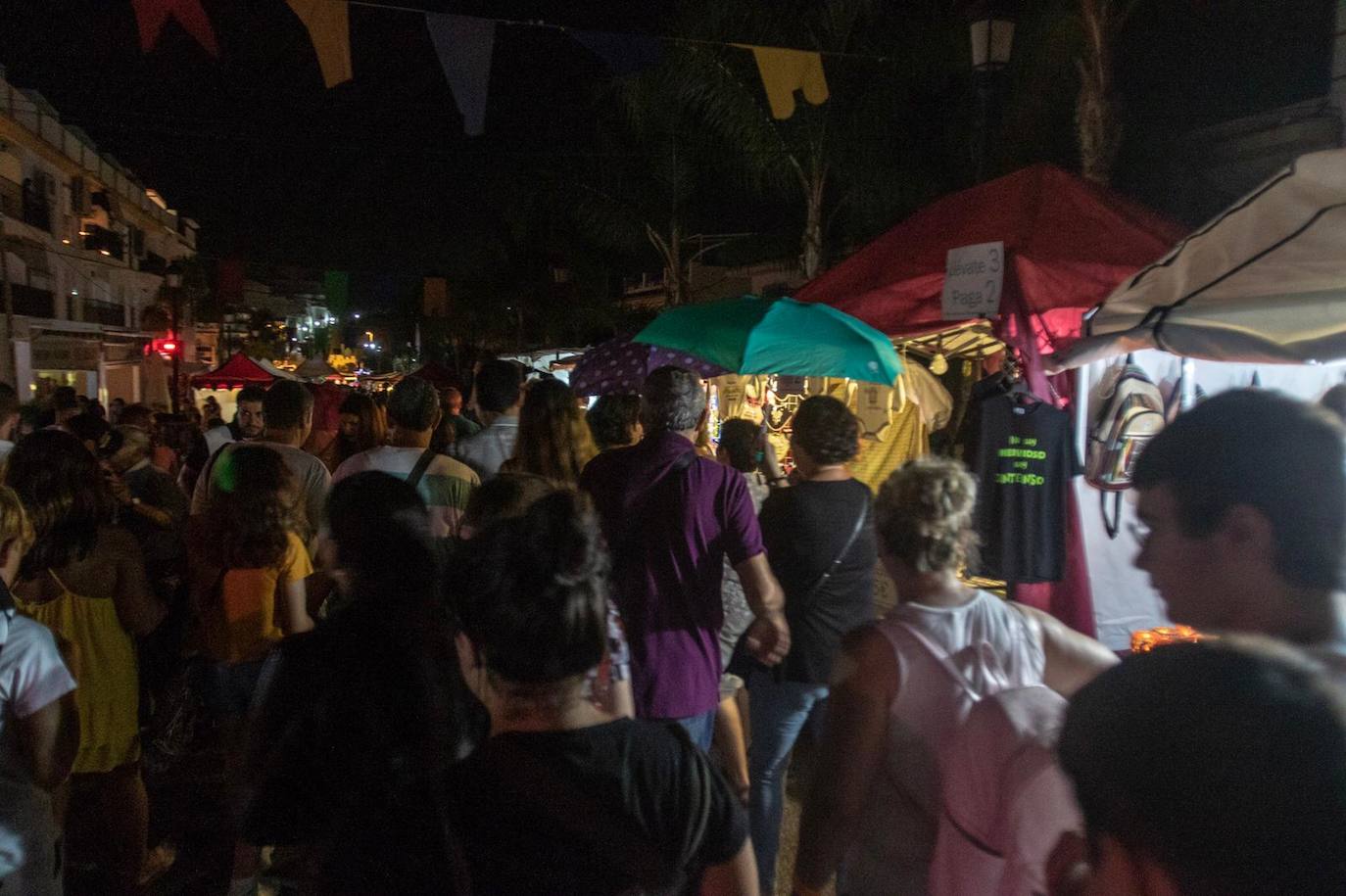 Unas 25.000 velas iluminan el municipio en la 23 edición de este certamen