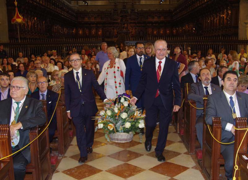 Los malagueños arropan a la Patrona en la misa en la Catedral de Málaga previa a la salida en procesión