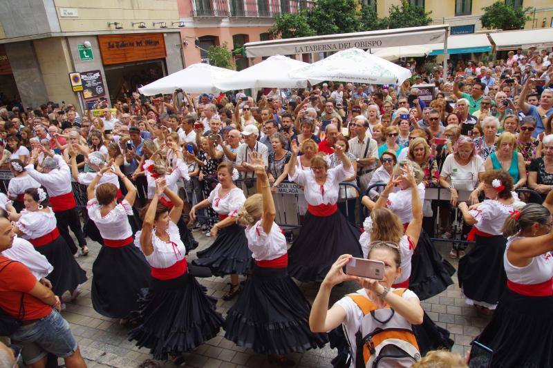 Los malagueños arropan a la Patrona en la misa en la Catedral de Málaga previa a la salida en procesión