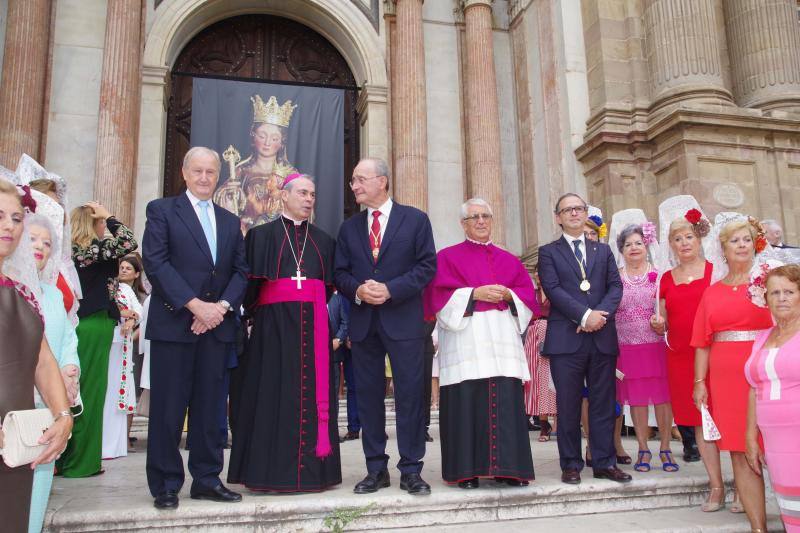 Los malagueños arropan a la Patrona en la misa en la Catedral de Málaga previa a la salida en procesión