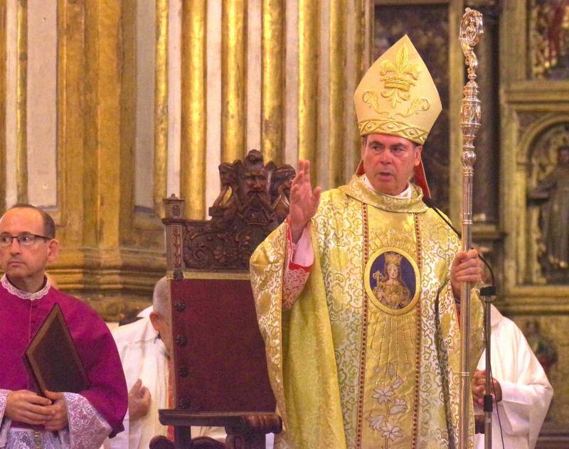 Los malagueños arropan a la Patrona en la misa en la Catedral de Málaga previa a la salida en procesión