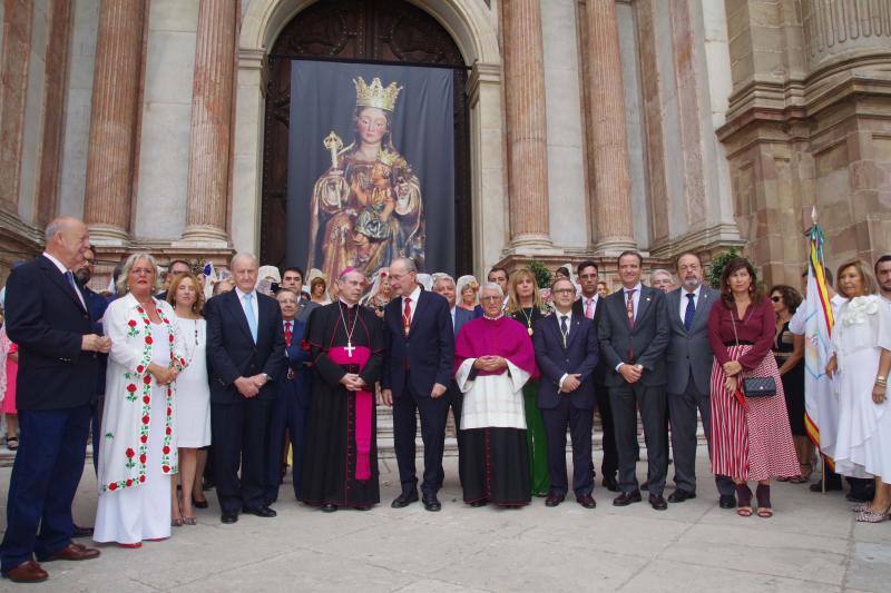 Los malagueños arropan a la Patrona en la misa en la Catedral de Málaga previa a la salida en procesión
