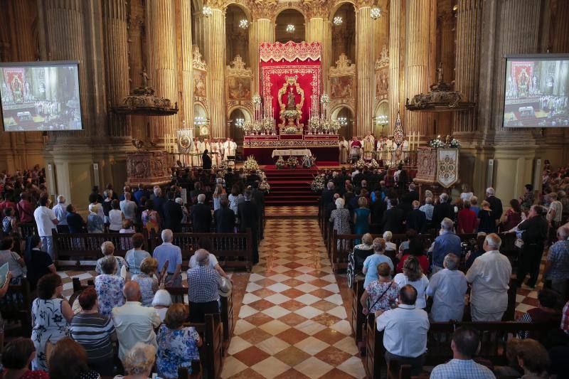 Los malagueños arropan a la Patrona en la misa en la Catedral de Málaga