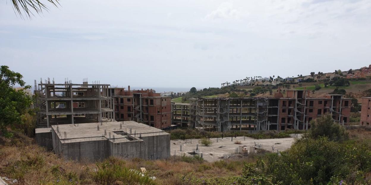 Manilva ofrece a inversores suelo y urbanizaciones abandonadas para crear más de 5.000 viviendas