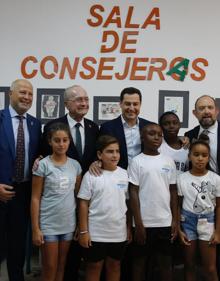 Imagen secundaria 2 - Moreno Bonilla apela a la educación como «elemento de integración» en un colegio de La Palmilla