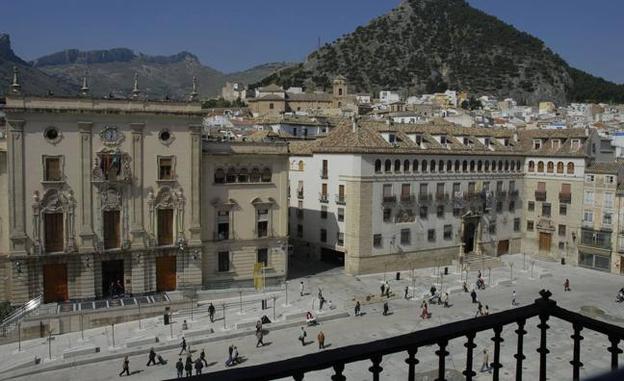 Imagen de archivo del Ayuntamiento de Jaén, en la plaza de Santa María. 