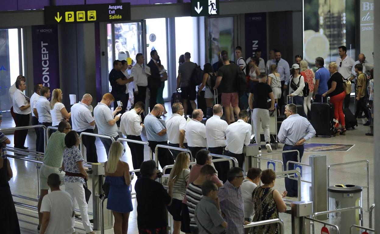 Llegada de turistas a la T3 del aeropuerto de Málaga. 