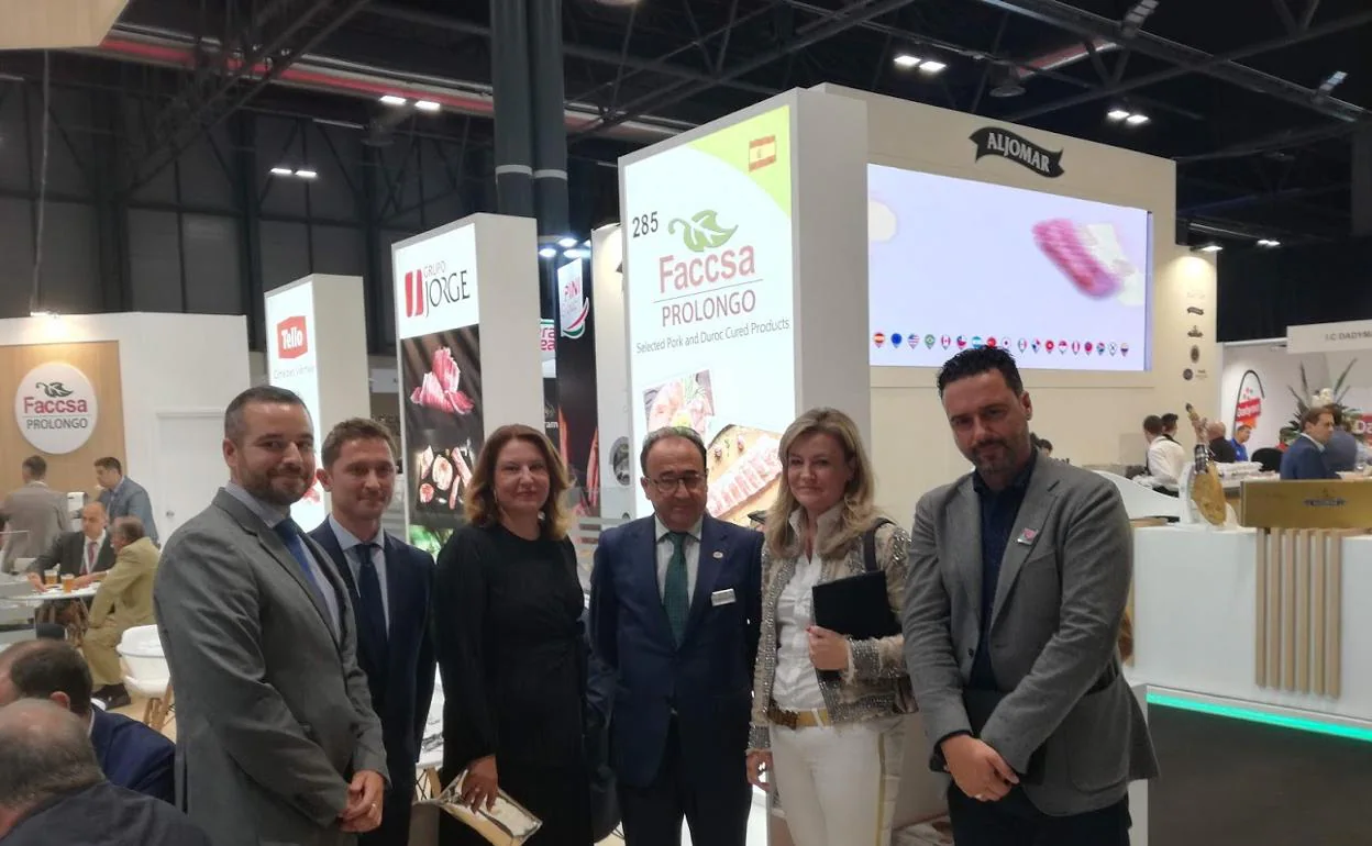 La consejera Carmen Crespo con directivos de Faccsa Prolongo en Meat Attraction 2019 