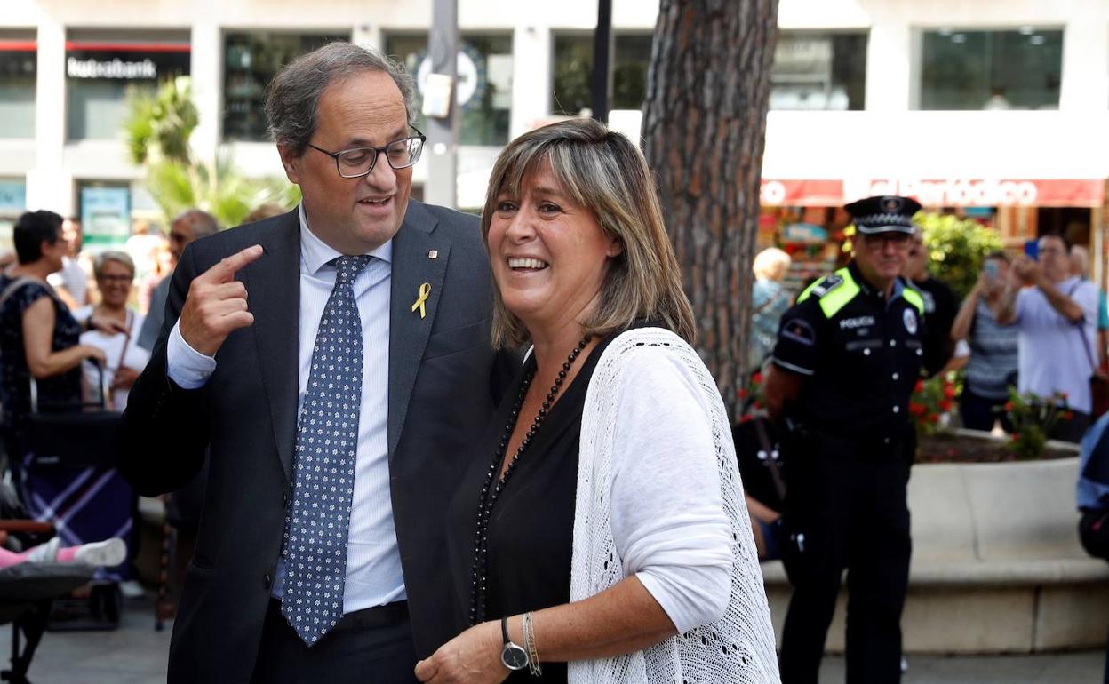 Quim Torra junto a la alcaldesa de L'Hospitalet, Núria Marín, que preside la Diputación de Barcelona.