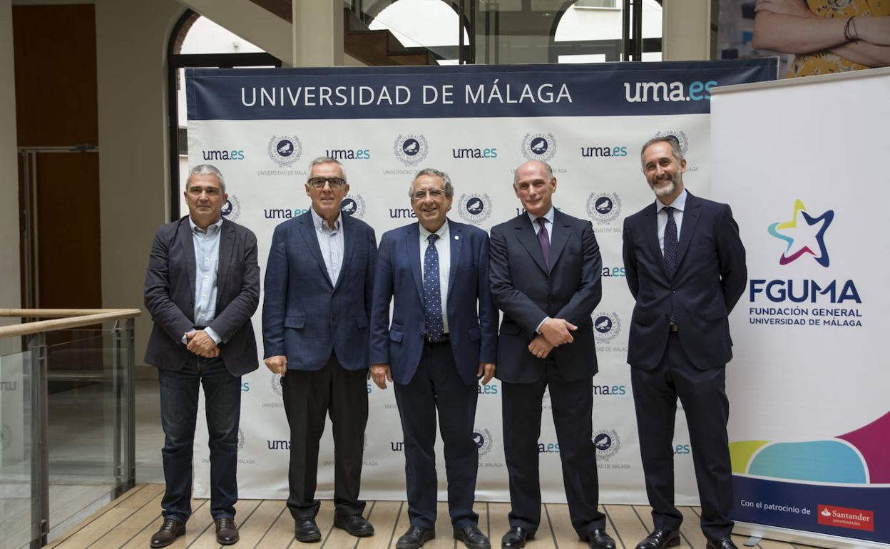 Diego Vera, José Lebrero, José Ángel Narváez, Bernad Ruiz-Picasso y Joaquín Ramírez, esta mañana en el Rectorado de la UMA. 