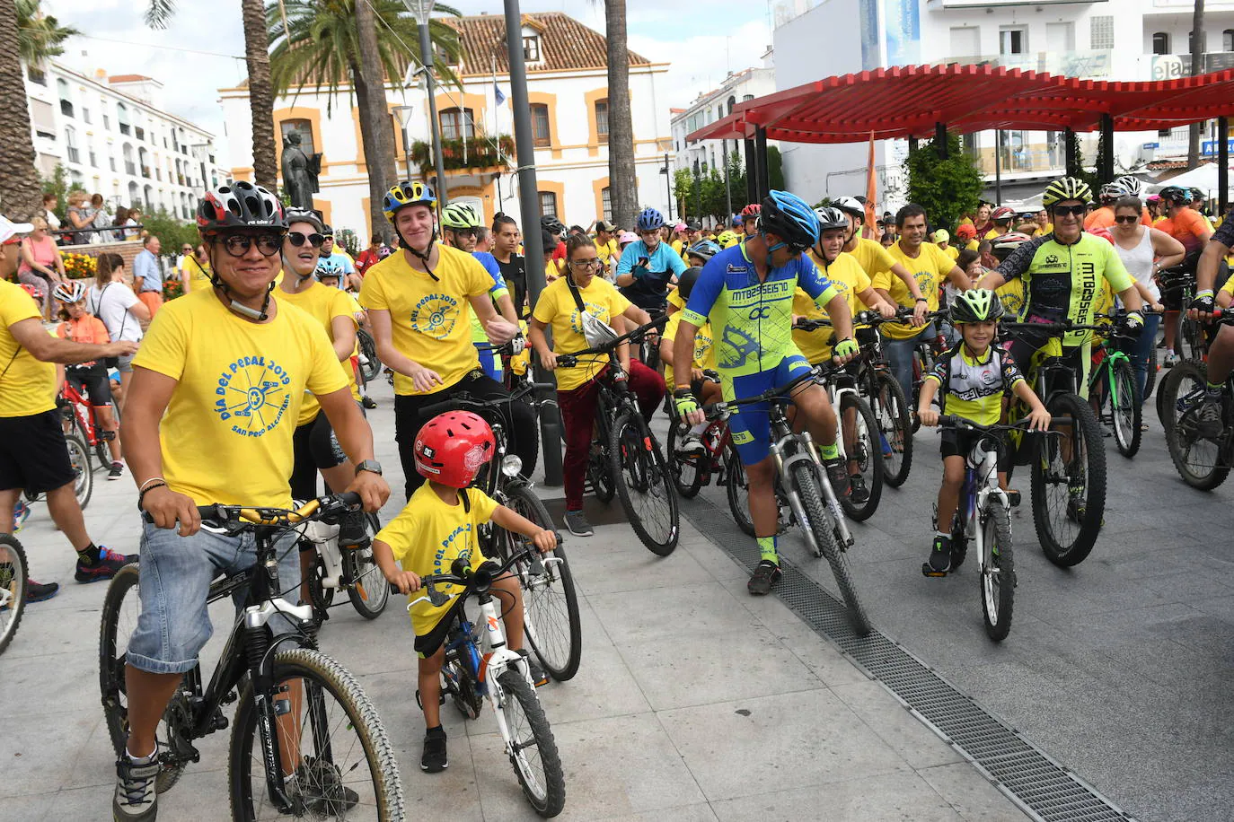 Esta edición ha vuelto a mezclar deporte y solidaridad mediante la recogida de material escolar para la Asociación Valores y la Federación de Ampas de Marbella y San Pedro (FAPA Mainake).