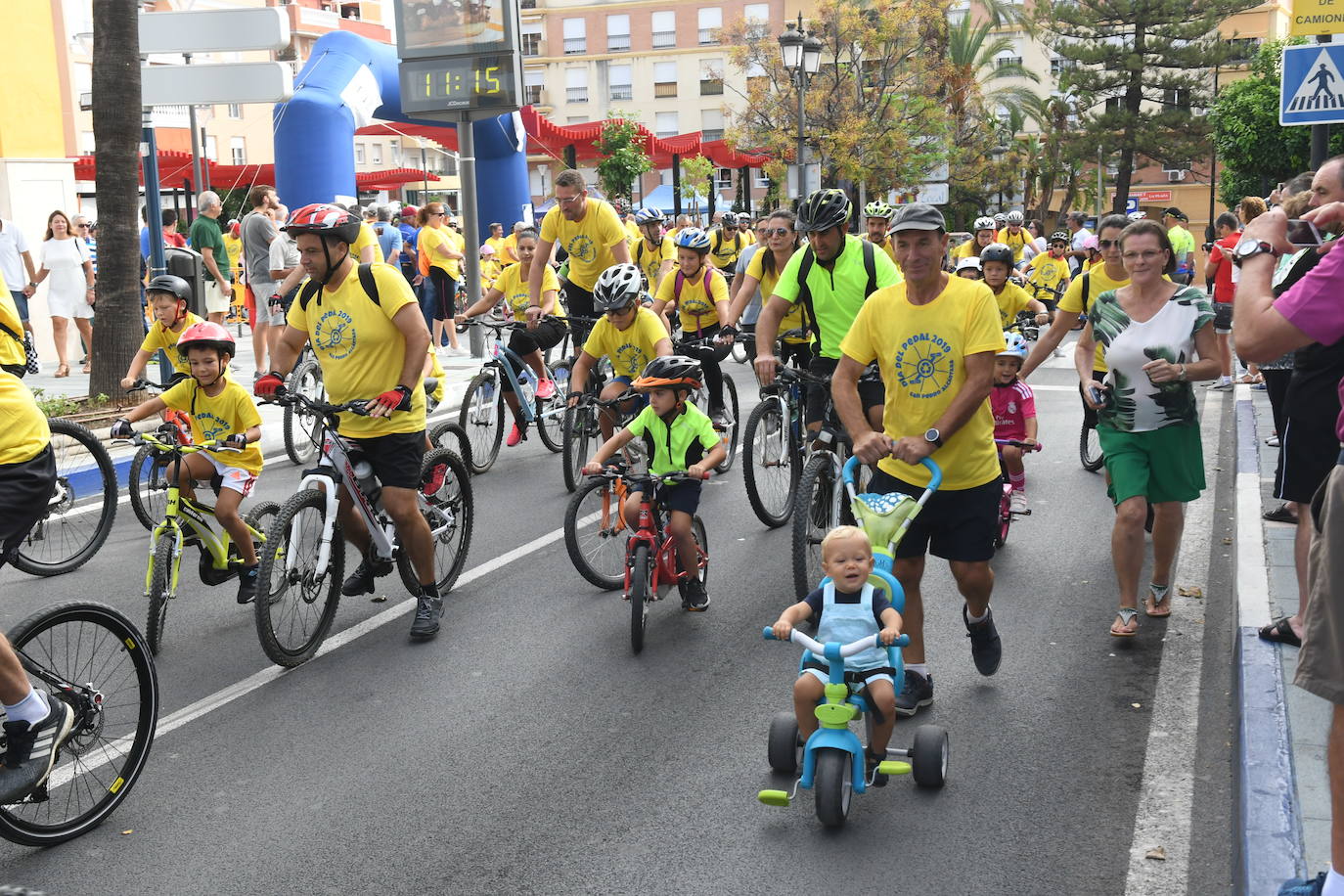 Esta edición ha vuelto a mezclar deporte y solidaridad mediante la recogida de material escolar para la Asociación Valores y la Federación de Ampas de Marbella y San Pedro (FAPA Mainake).