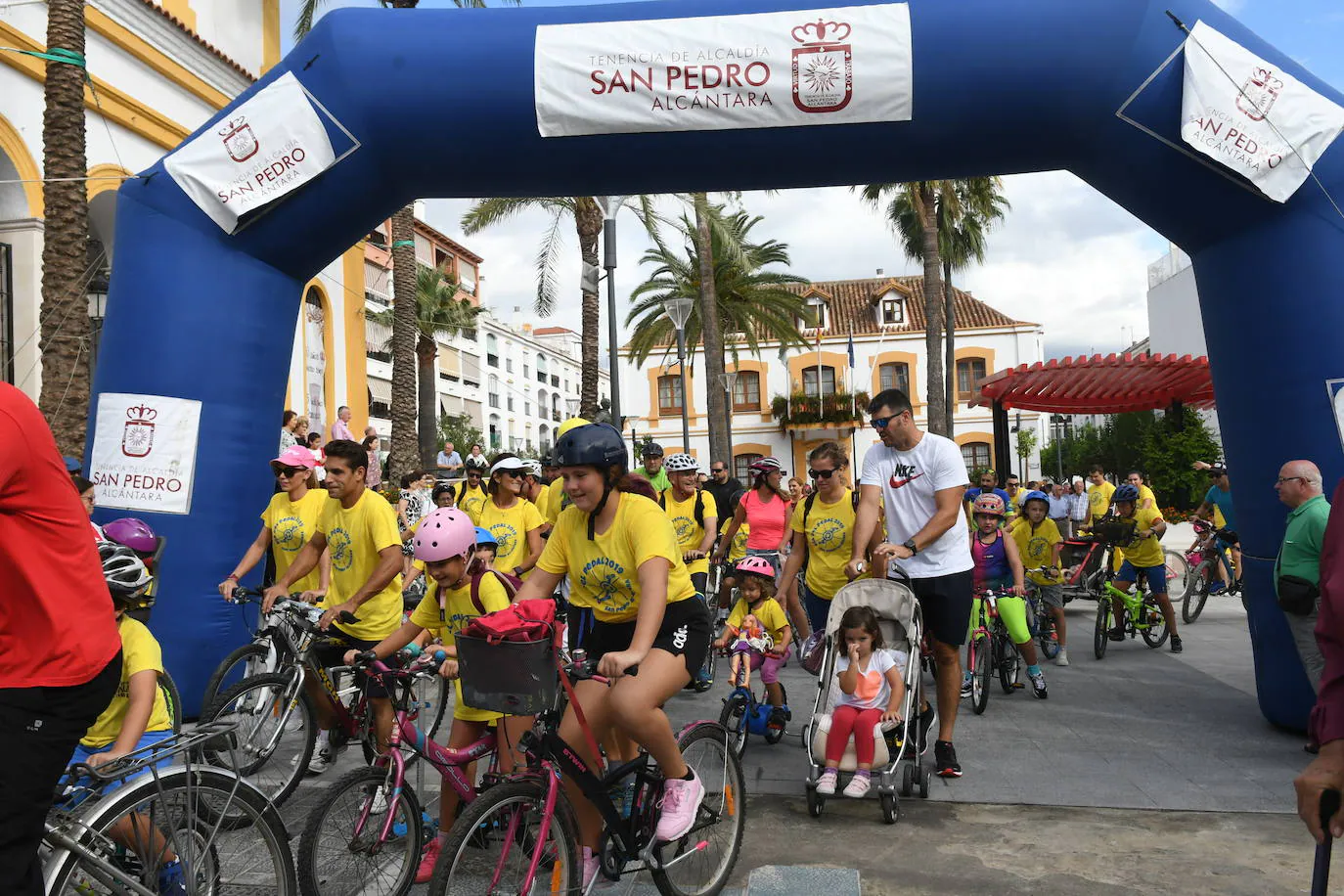 Esta edición ha vuelto a mezclar deporte y solidaridad mediante la recogida de material escolar para la Asociación Valores y la Federación de Ampas de Marbella y San Pedro (FAPA Mainake).