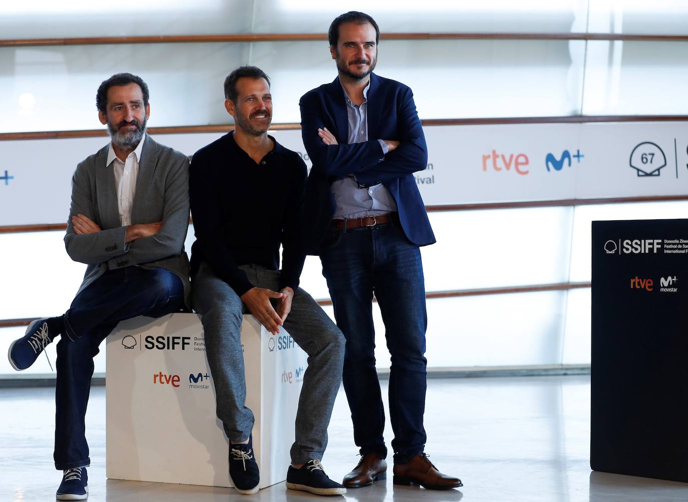 Jon Garaño, Jose Mari Goenaga y Aitor Arregi, los directores de 'La trinchera infinita', en el Festival de San Sebastián. 