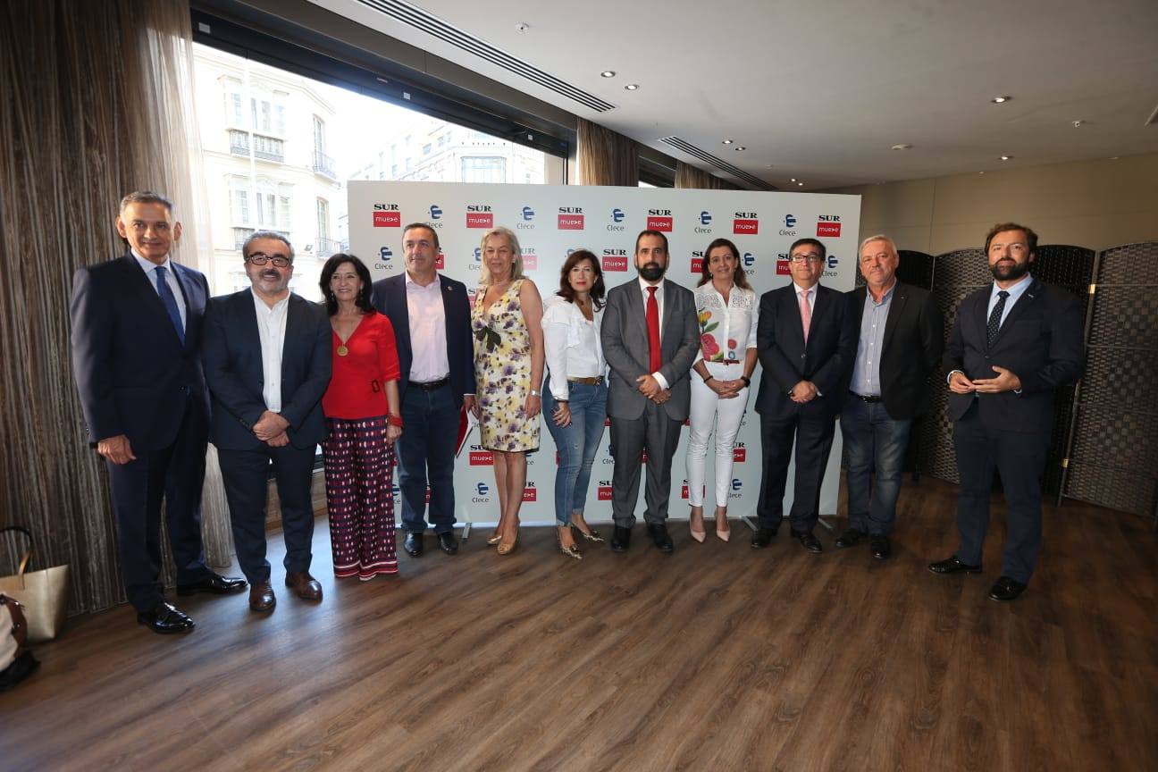 Fotos: La mesa redonda sobre el futuro del servicio de ayuda a domicilio, en imágenes