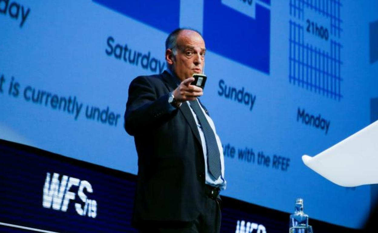 El presidente de la Liga de Fútbol Profesional, Javier Tebas, interviene este martes en el Congreso Mundial del Fútbol (World Football Summit 2019) que se celebra en Madrid.