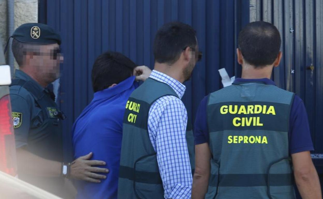 Una de las detenciones realizadas ayer en la sede de Magrudis. 