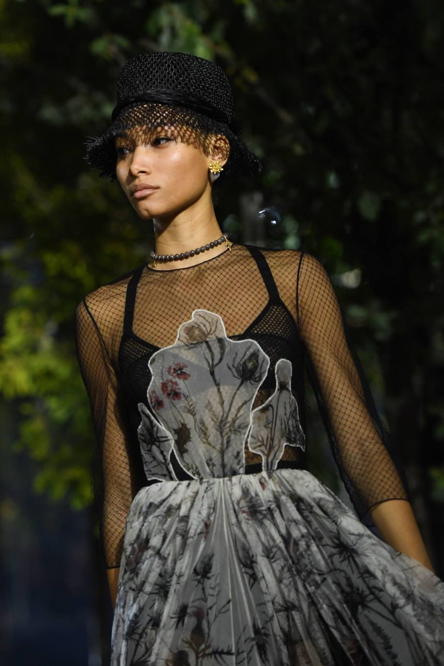 La firma propone un verano en trenzas, sombrero de yute y románticos vestidos con sandalias de esparto: así los llevaremos