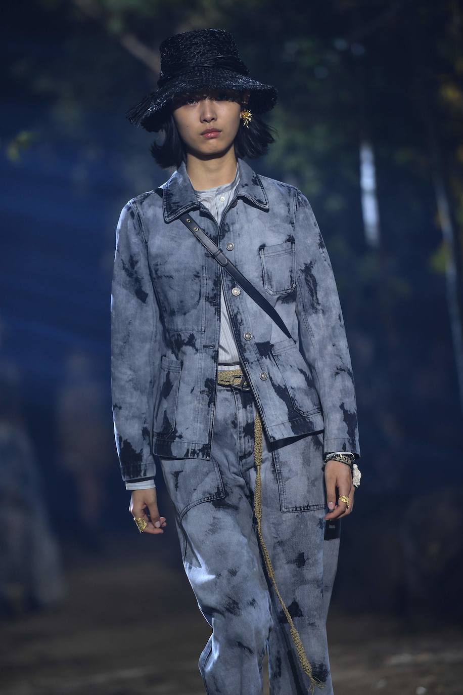 La firma propone un verano en trenzas, sombrero de yute y románticos vestidos con sandalias de esparto: así los llevaremos