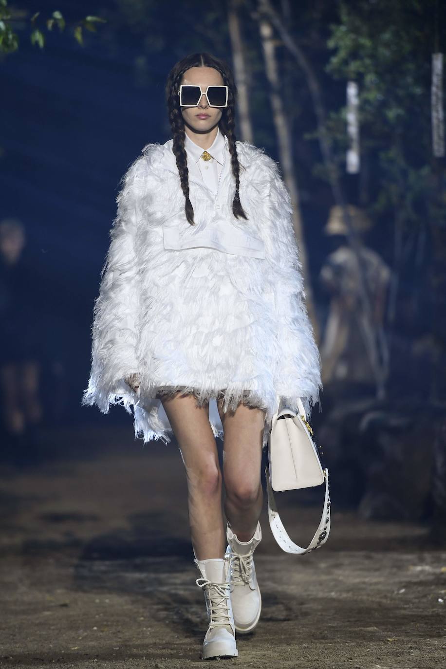 La firma propone un verano en trenzas, sombrero de yute y románticos vestidos con sandalias de esparto: así los llevaremos