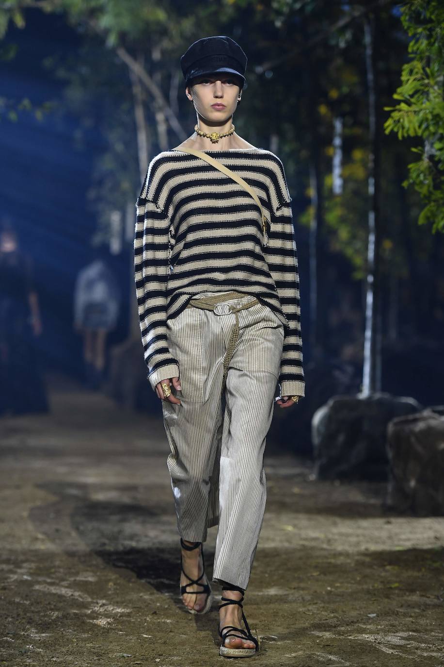 La firma propone un verano en trenzas, sombrero de yute y románticos vestidos con sandalias de esparto: así los llevaremos