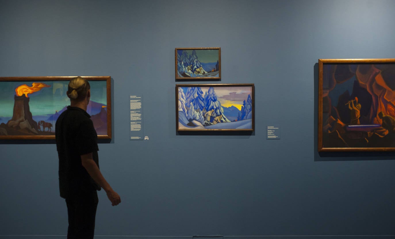 La Colección del Museo Ruso de Málaga descubre la figura expansiva del artista, viajero y promotor cultural en la muestra 'En busca de Shambala'.