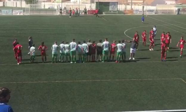 Dos equipos infantiles le dan la espalda a la grada por una pelea en el campo del Puerto de la Torre