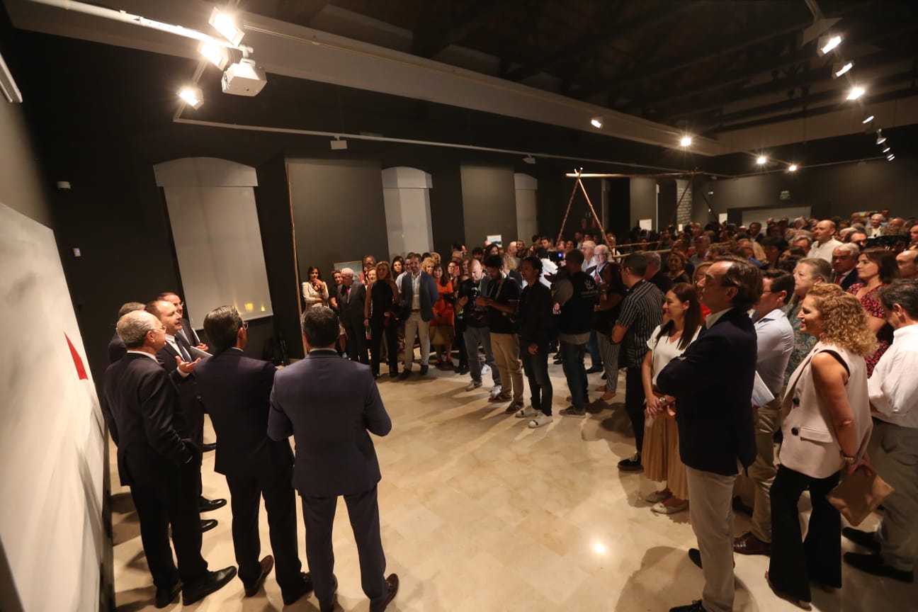 La Sala Italcable abrió sus puertas a esta su primera muestra pictórica