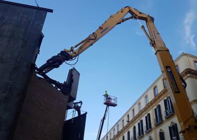 Imagen secundaria 1 - Comienza la fase final del derribo del Astoria