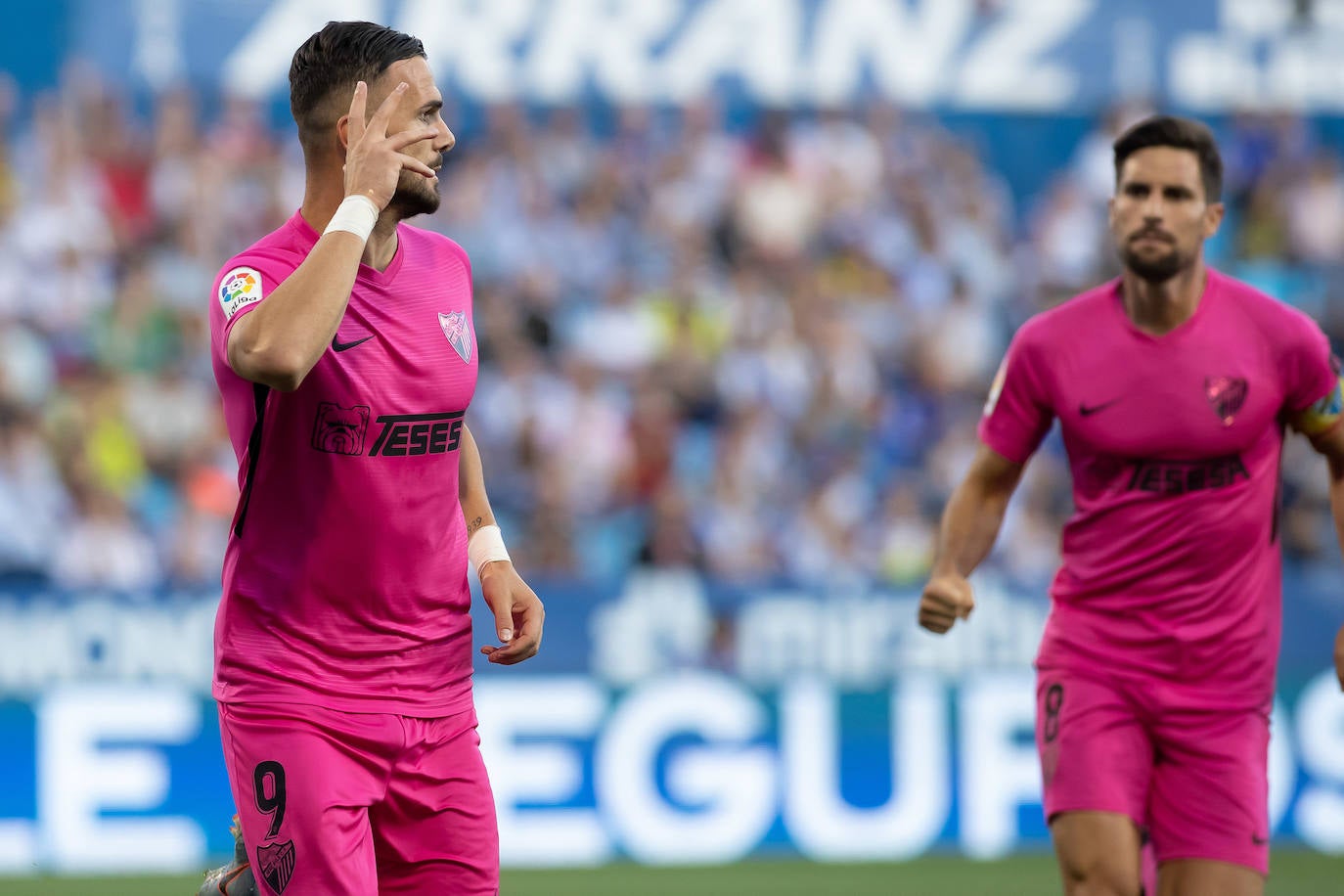El Málaga acaricia el triunfo, pero al final empata y entra en el descenso