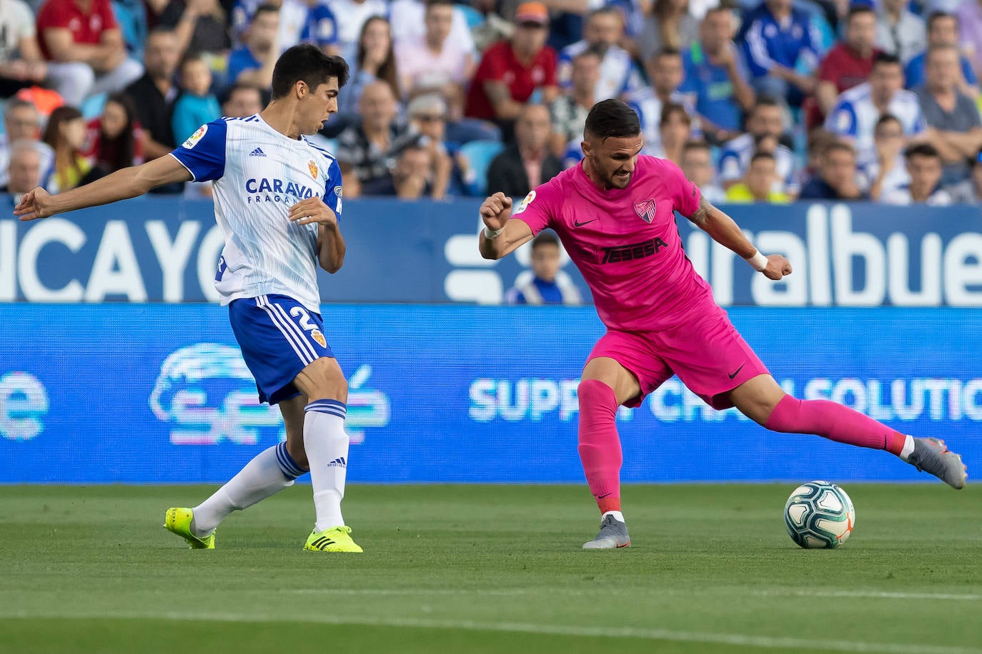 El Málaga acaricia el triunfo, pero al final empata y entra en el descenso