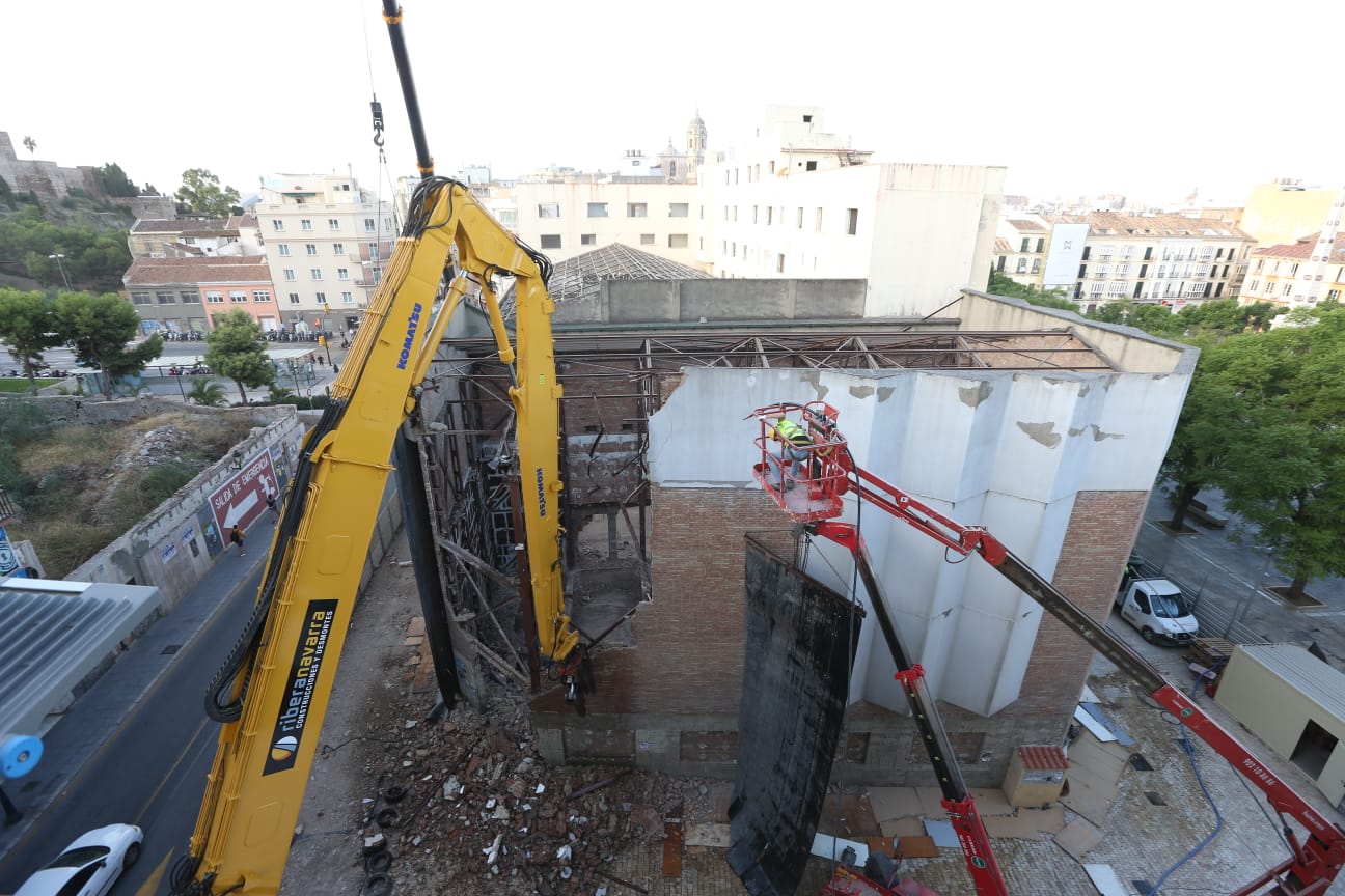 En su derribo se han afanado durante los últimos días los operarios de la empresa Construcciones y Desmontes Ribera Navarra