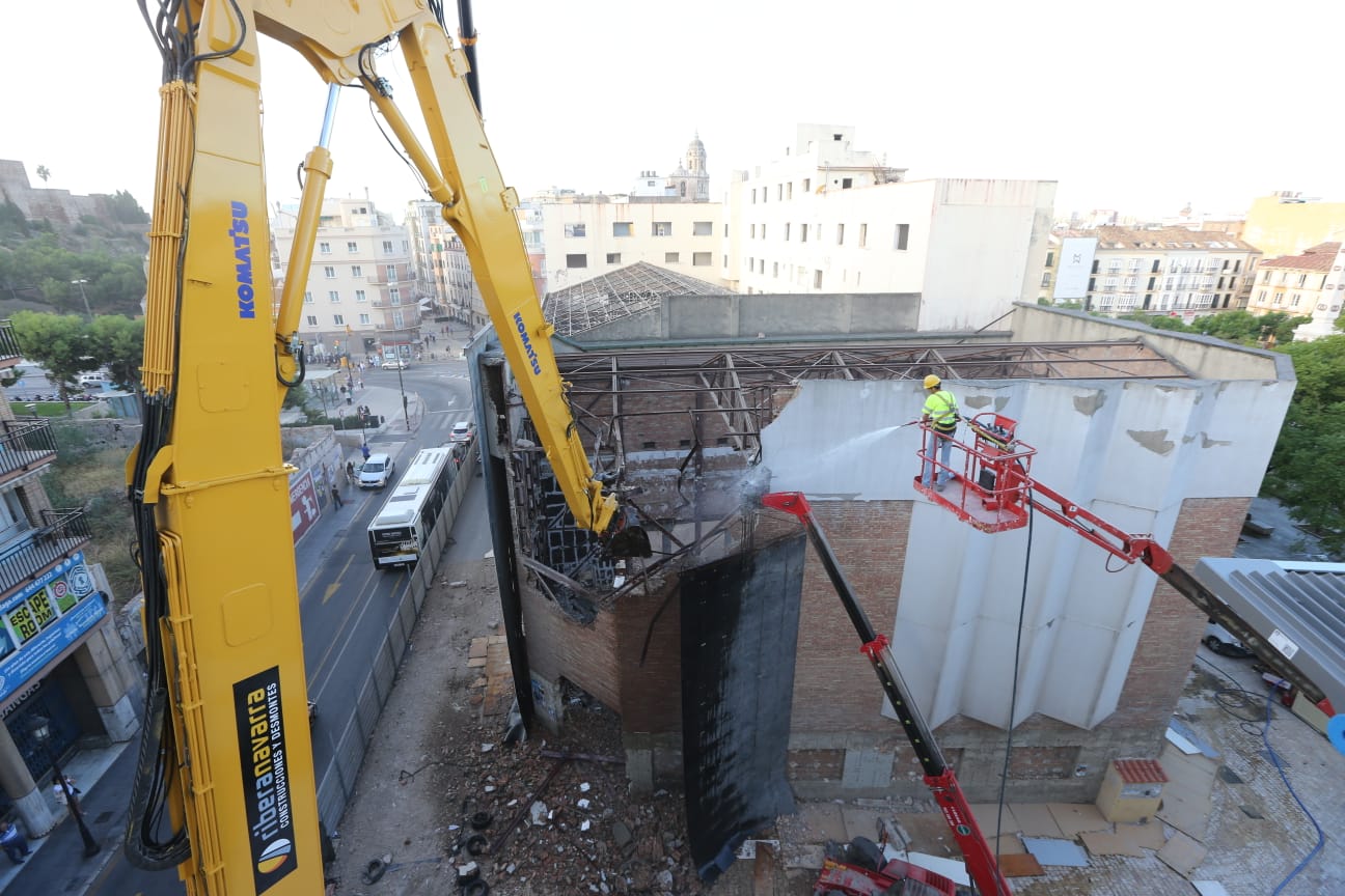 En su derribo se han afanado durante los últimos días los operarios de la empresa Construcciones y Desmontes Ribera Navarra