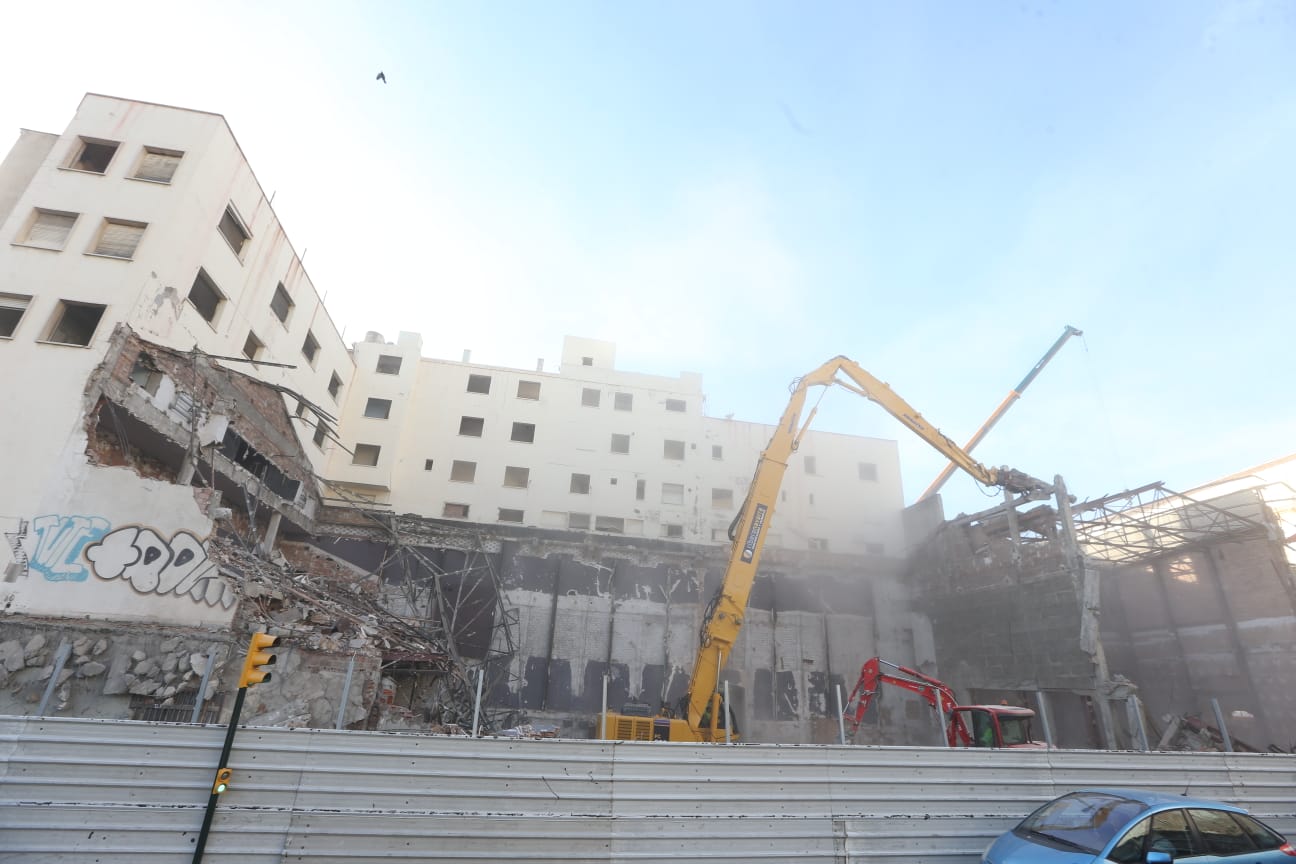 En su derribo se han afanado durante los últimos días los operarios de la empresa Construcciones y Desmontes Ribera Navarra