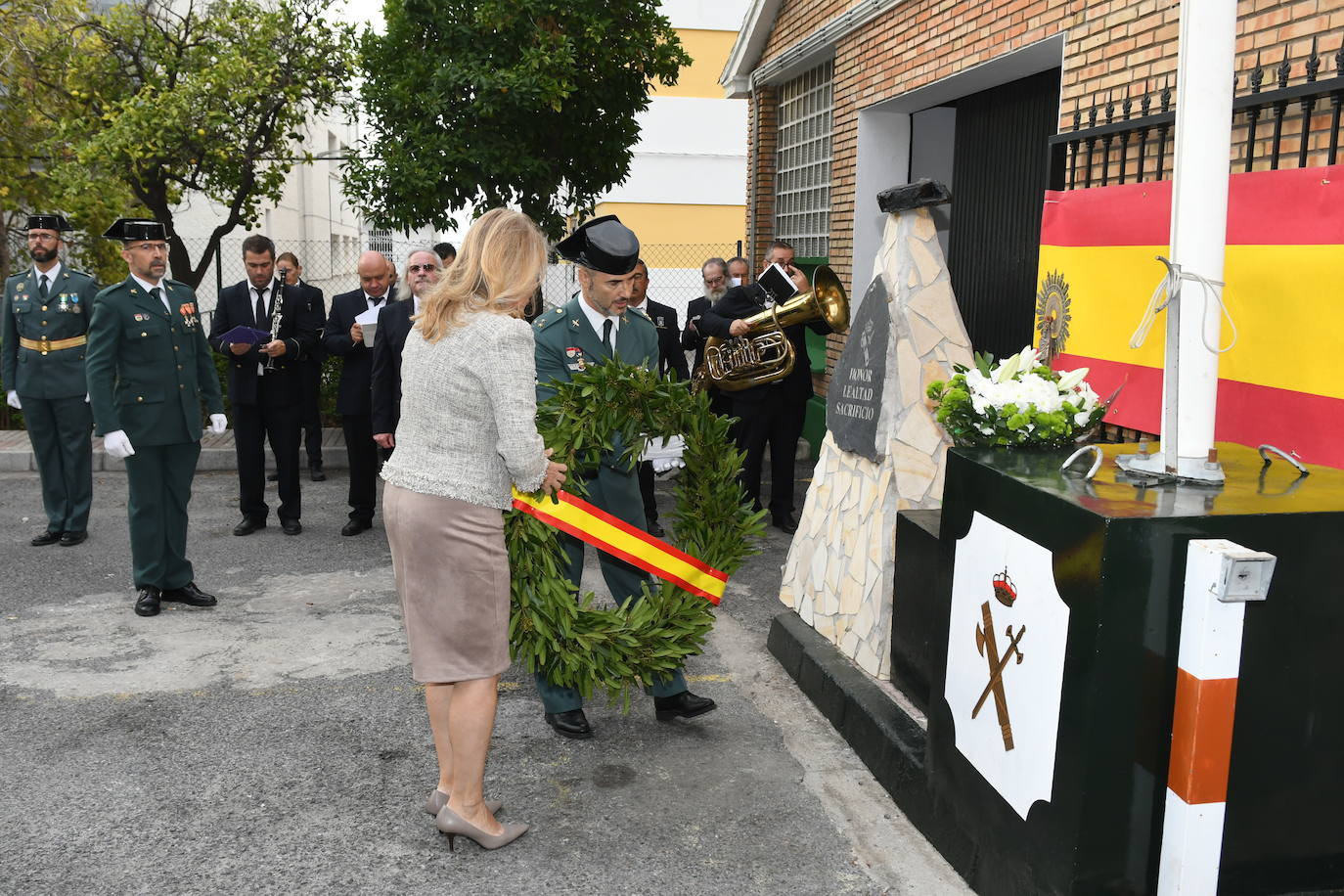 La alcaldesa, Ángeles Muñoz, asiste al acto institucional con motivo de la Festividad del Pilar. 