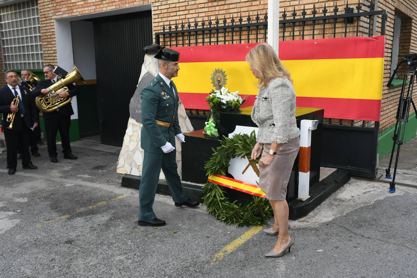 La alcaldesa, Ángeles Muñoz, asiste al acto institucional con motivo de la Festividad del Pilar. 